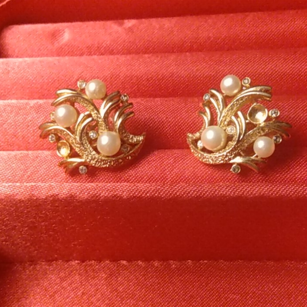 VINTAGE EARRINGS
